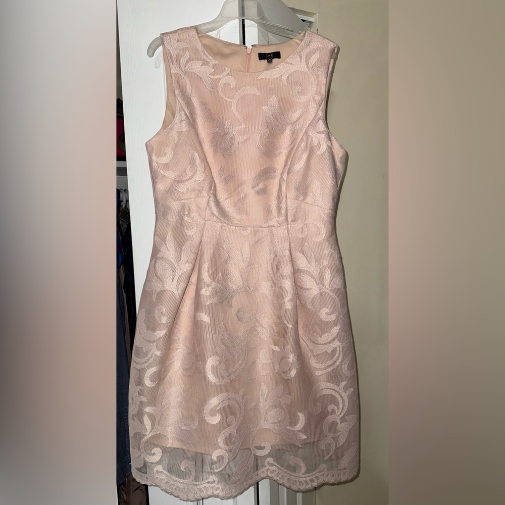 Elegant Sleeveless Dress in Blush Pink